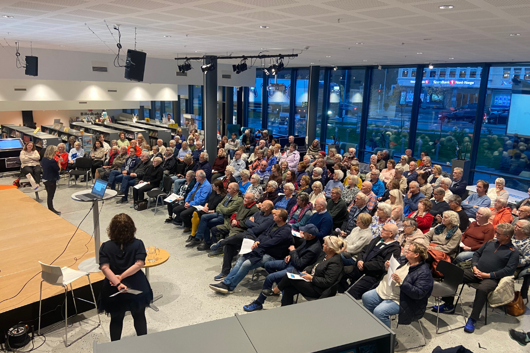 Fullsatt sal på Narvik Bibliotek under Opplyst-seminar