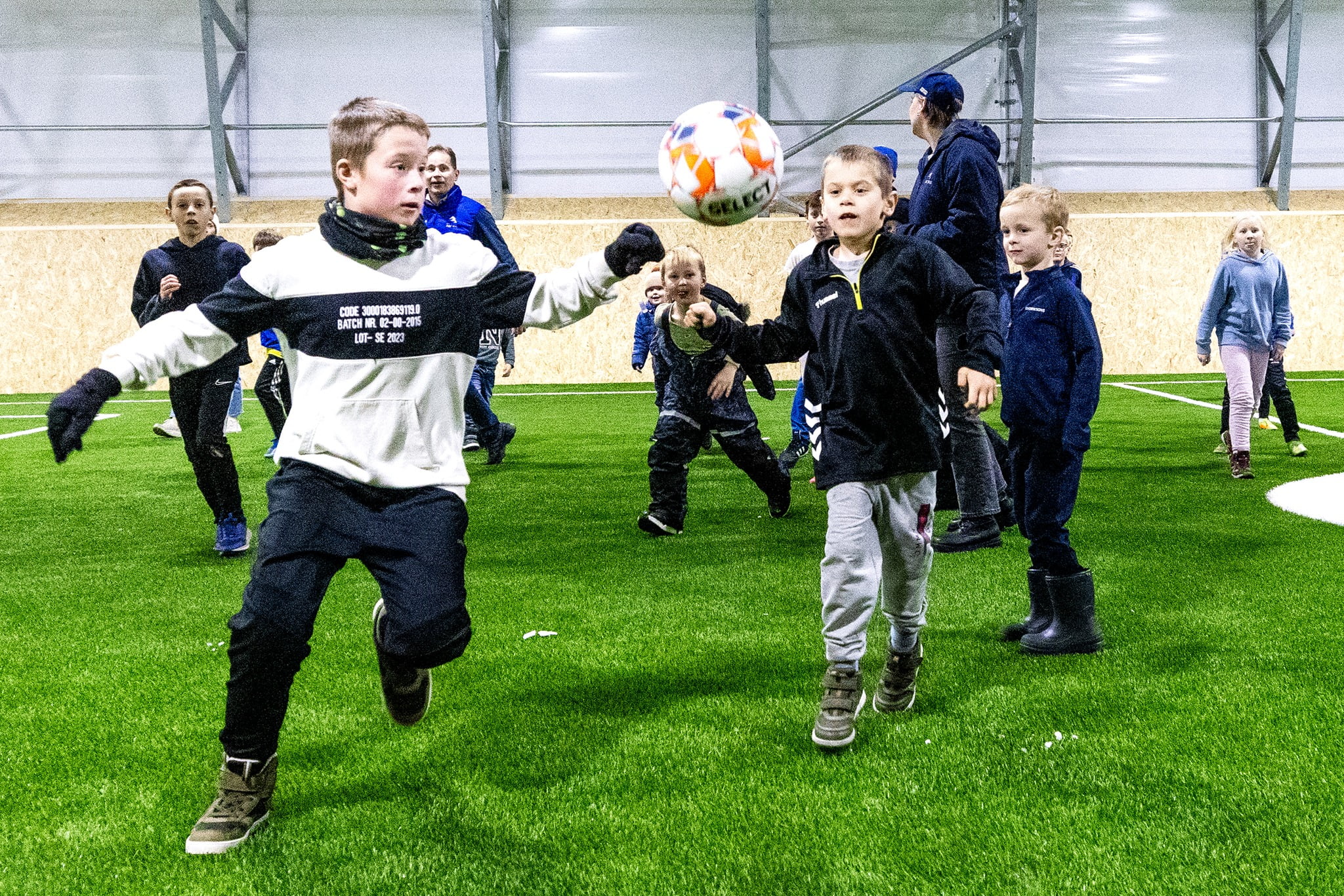 Barn som spiller fotball