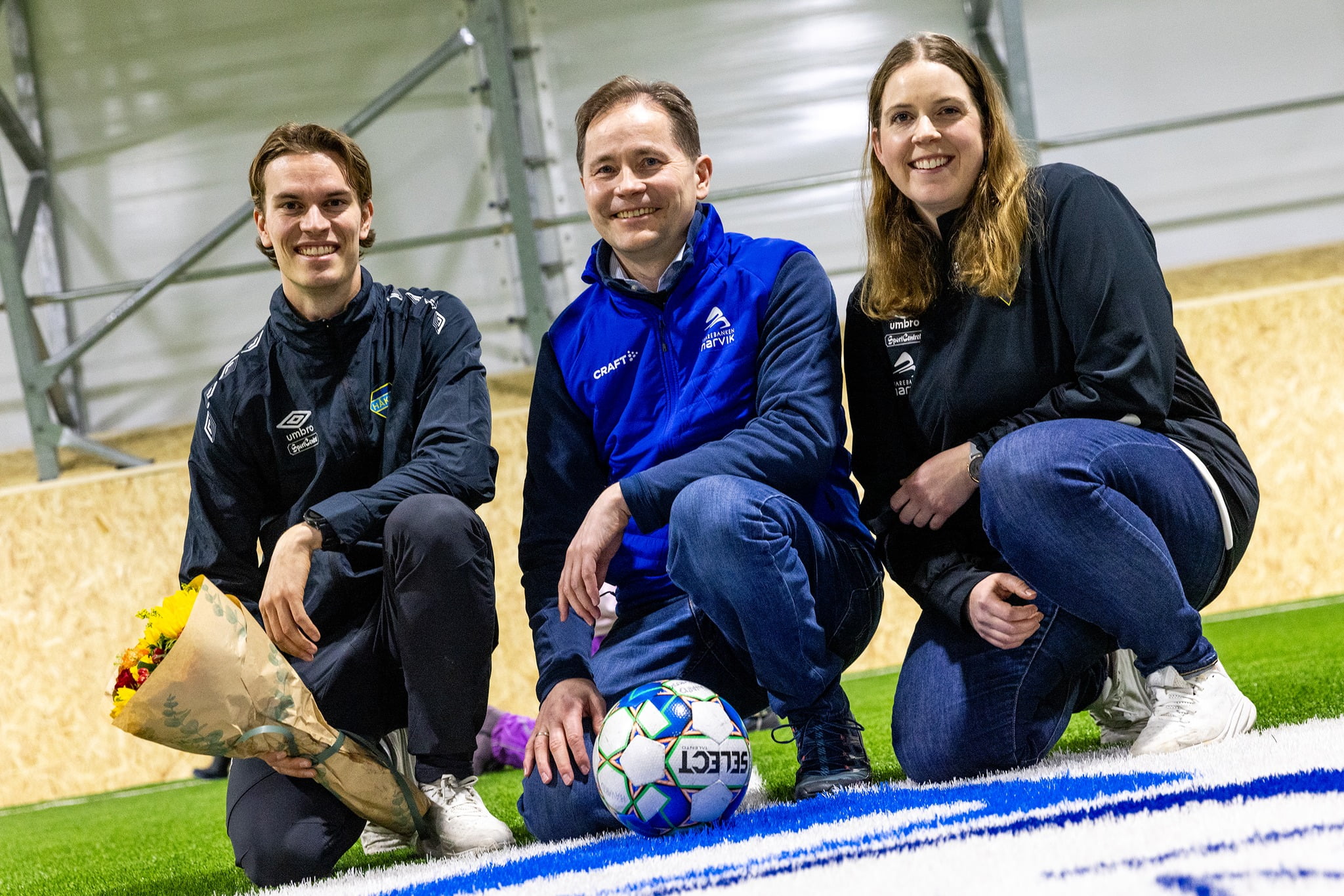 Ildsjeler i Håkvik IL og banksjef Paul Holst