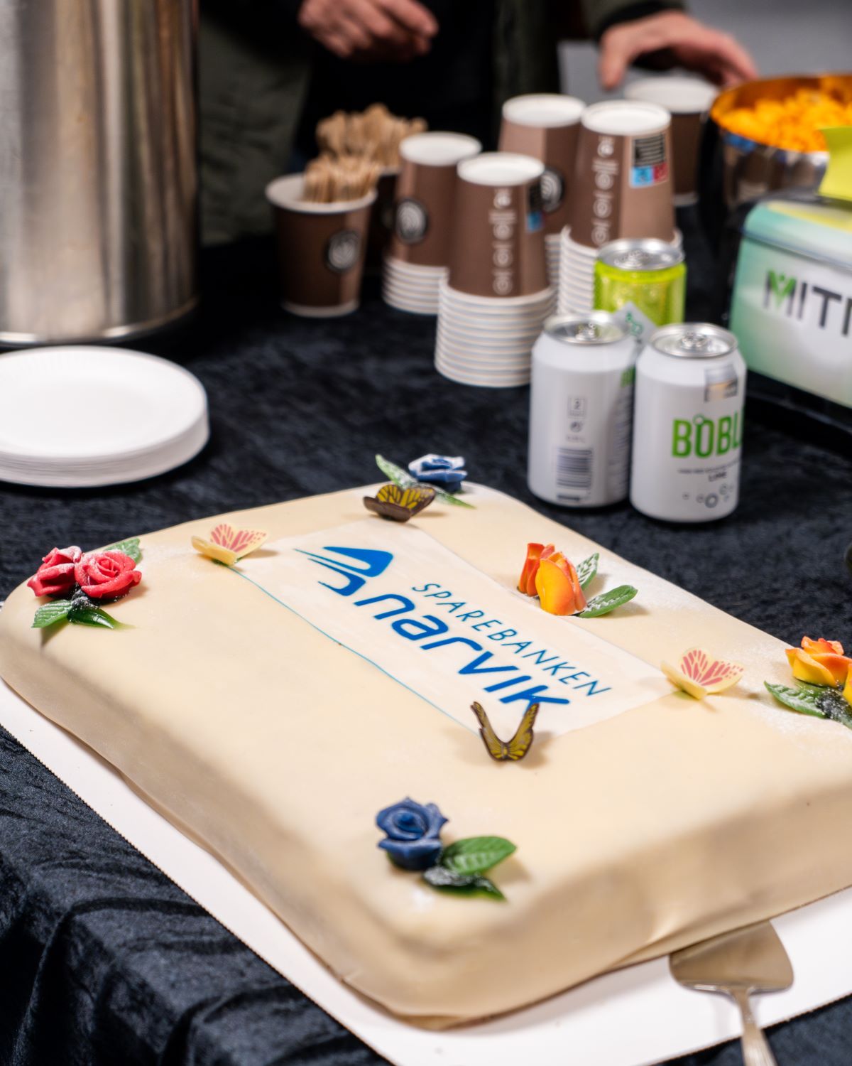 Marsipankake med Sparebanken Narvik logo