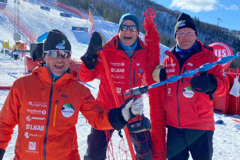 Stein Trygve, Hugo og PH i banken på jobb som frivillige under NM