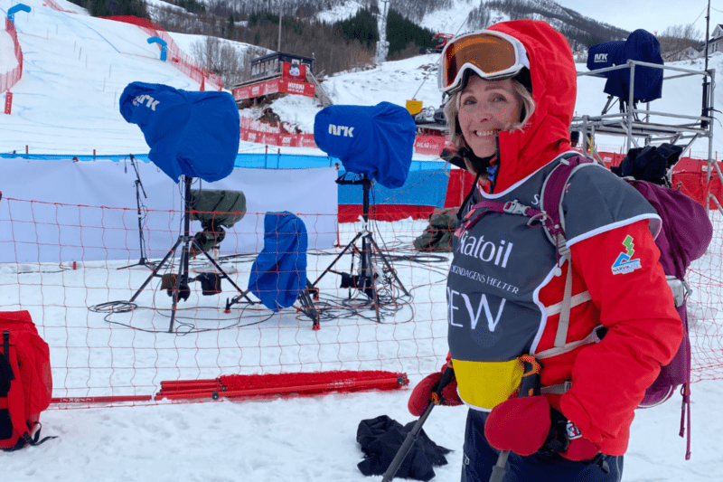 Toril Larsen i banken som frivillig under NM i alpint