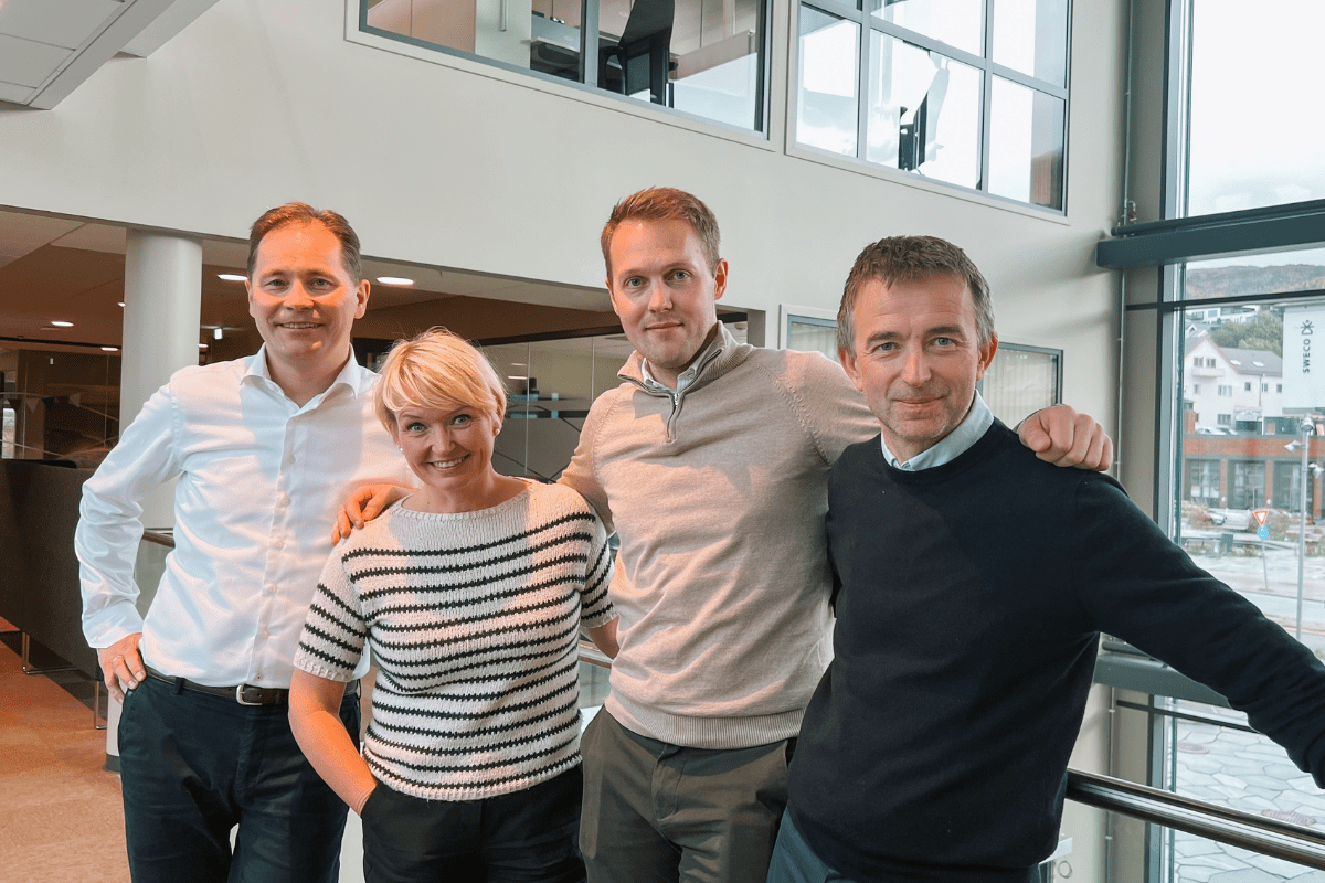 Paul Carsten Holst, Tonje Sollie, Magne Nordstrøm og Rune Mentzoni Olsen i Sparebanken Narvik er fornøyde med å kunne lansere kundeutbytte.