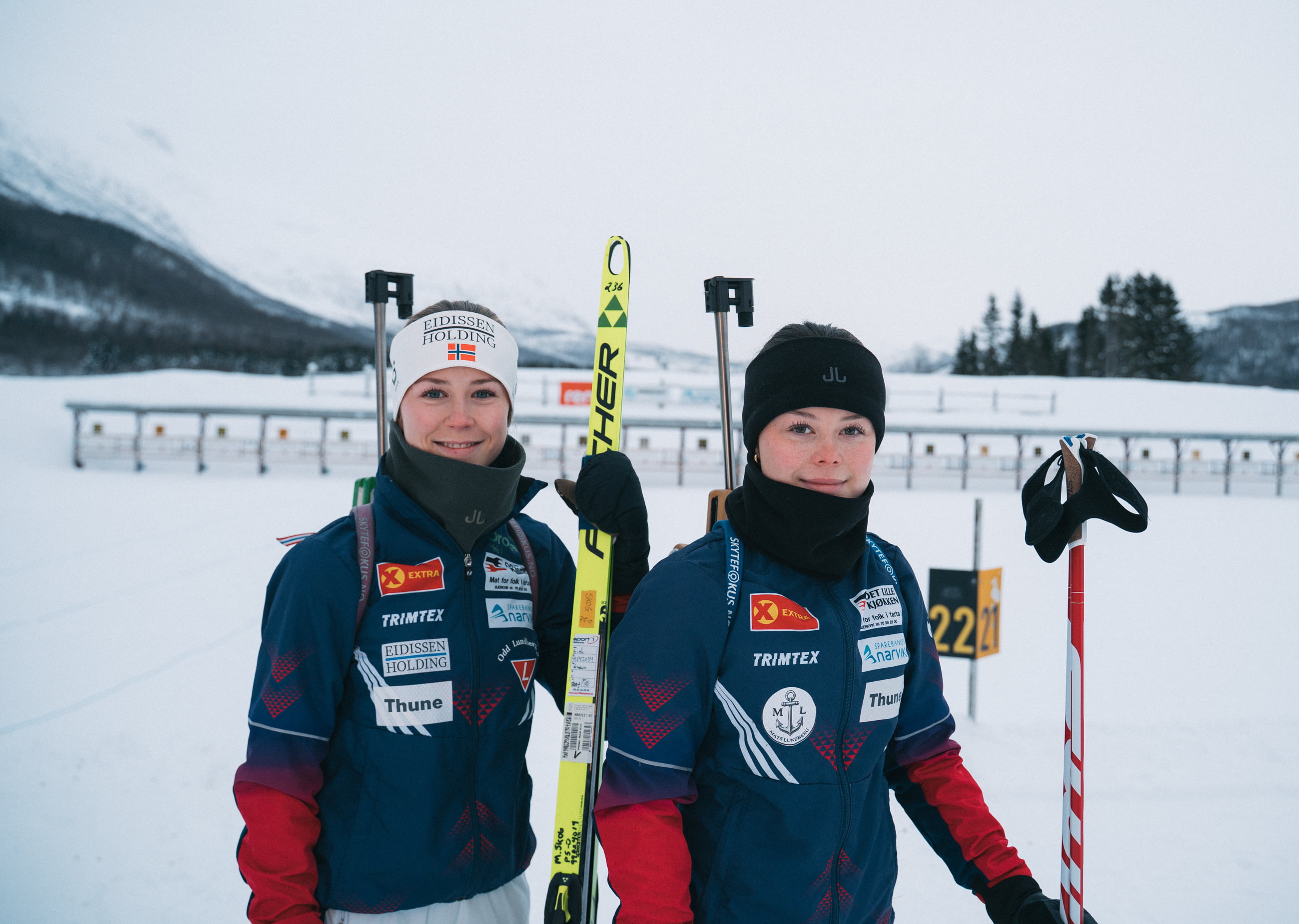 Nora og Martine Skog