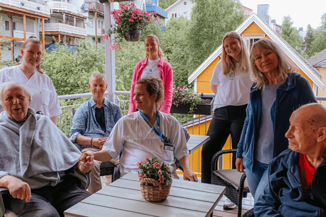 Sparebanken Narvik med gave til beboere på Villa Solborg